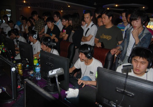 资讯世界赛首鸡，离谱哥3倍SKS立功