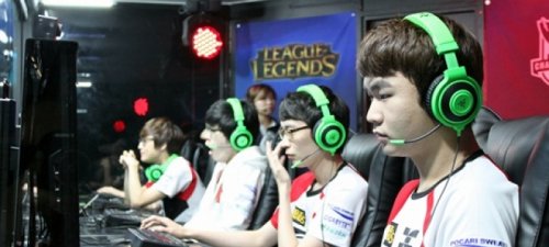 外媒LeagueOnLock在油管频道发布了2023年LPL春季赛战队排名